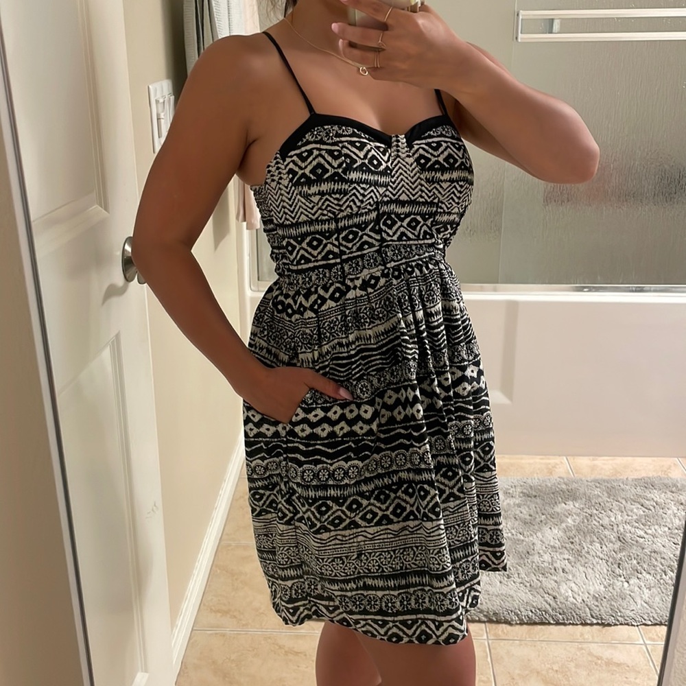 American Rag. Black and cream patterned dress with pockets XS